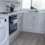 Comfy 2-Bed Apartment City Centre - 4