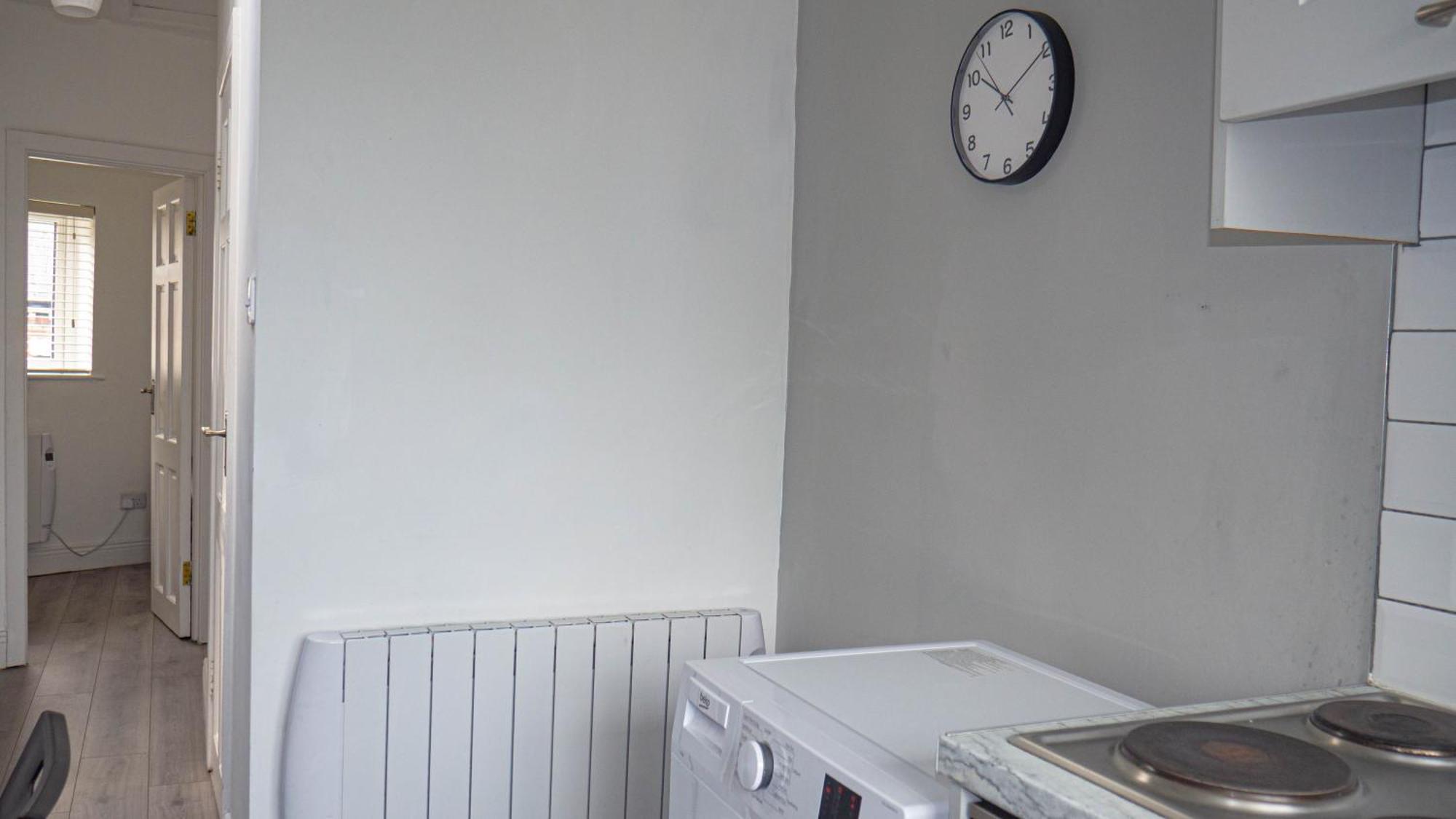 Comfy 2-bed Centre - 4 Apartment