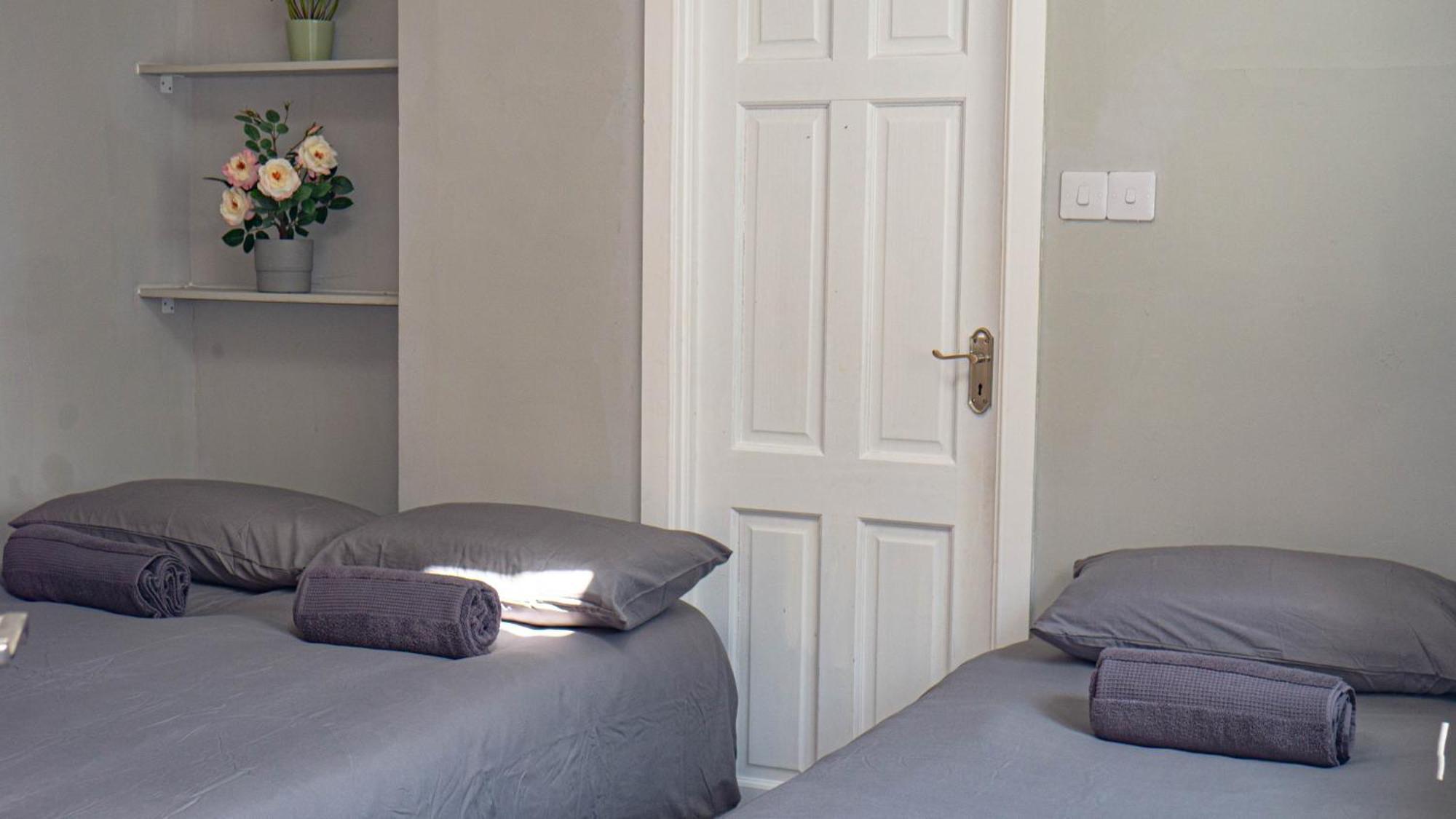 Comfy 2-bed Centre - 4 Apartment